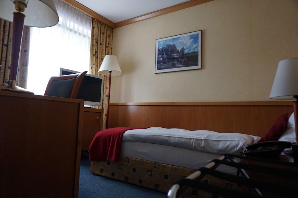 Hotel Rallye & Entrees Aux Bains De La Gruyere Булле Экстерьер фото